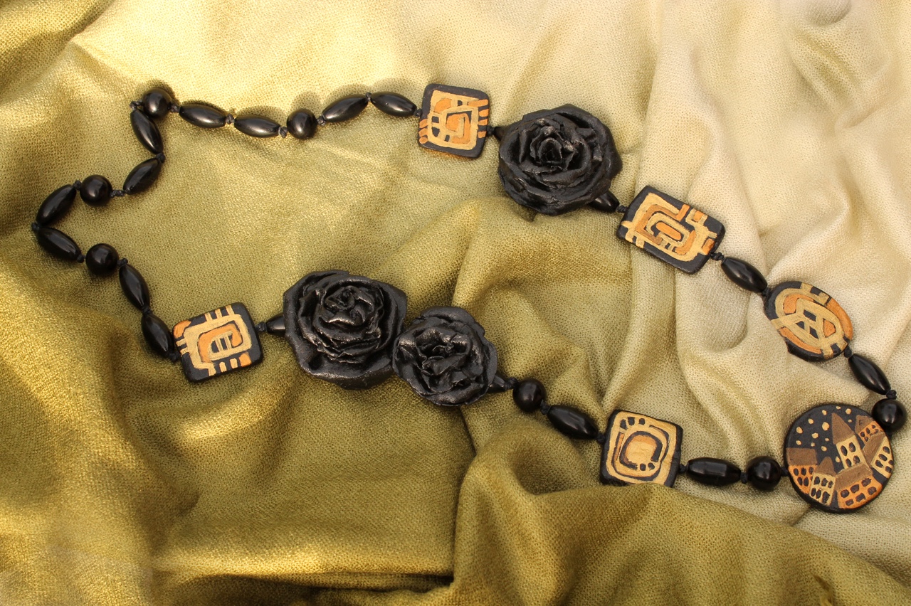Marina Bellini: Collana Nera